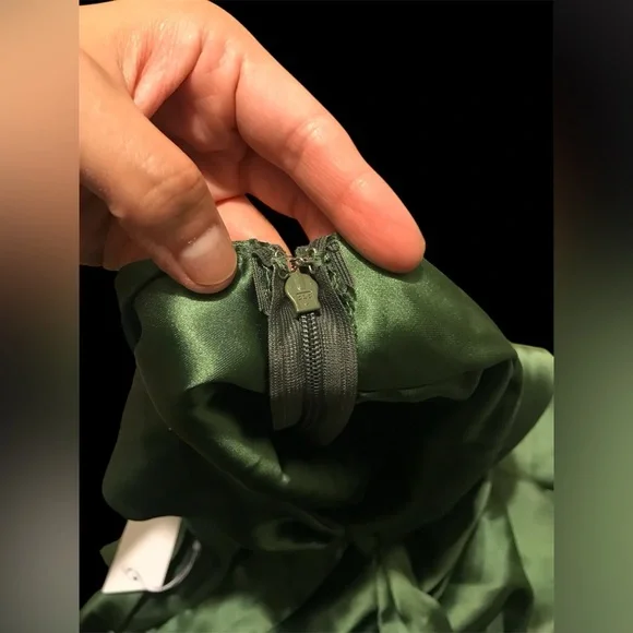 Petal & Pup Selma Off Shoulder Maxi Dress - Picture 9 of 13